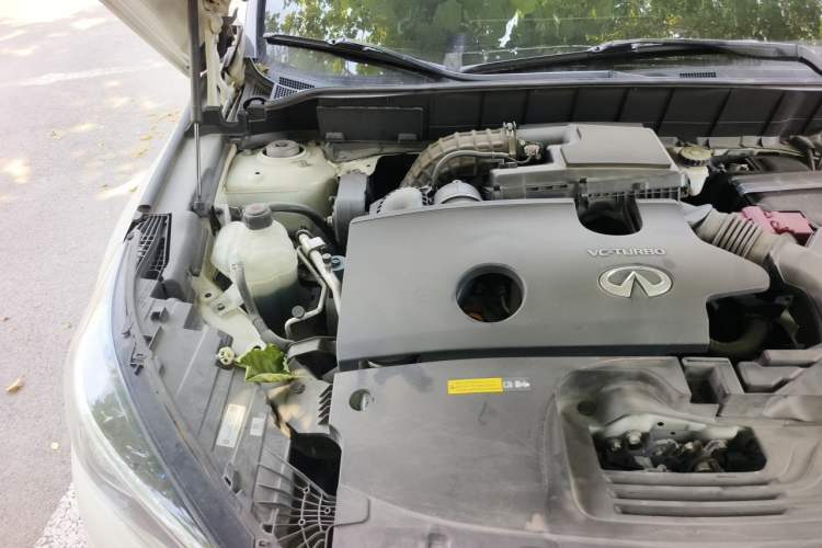 Used Infiniti QX50 2020 2.0T Two-Wheel Drive Fashion Edition Engine Bay Right