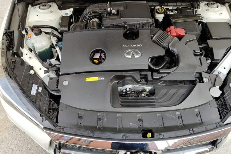 Used Infiniti QX50 2020 2.0T Two-Wheel Drive Fashion Edition Engine Bay Right