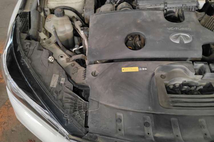 Used Infiniti QX50 2020 2.0T All-Wheel-Drive Elite Version Engine Bay Right