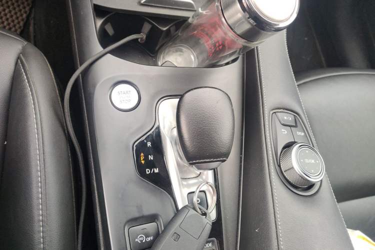 Used Infiniti QX50 2020 Revised Version 2.0T Two-Wheel Drive Elite Edition Gear Lever