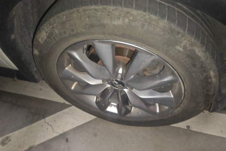 Used Infiniti QX50 2020 Revised Version 2.0T All-Wheel Drive Elite Edition Right Front Wheel Hub