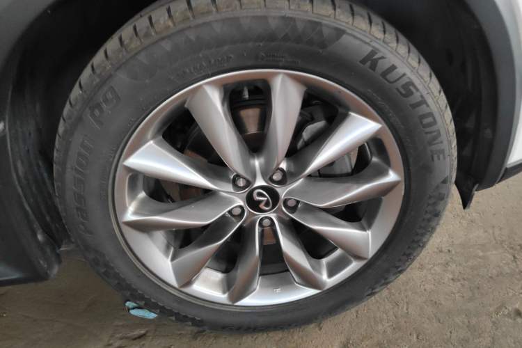 Used Infiniti QX50 2020 2.0T All-Wheel-Drive Elite Version Right Front Wheel Hub