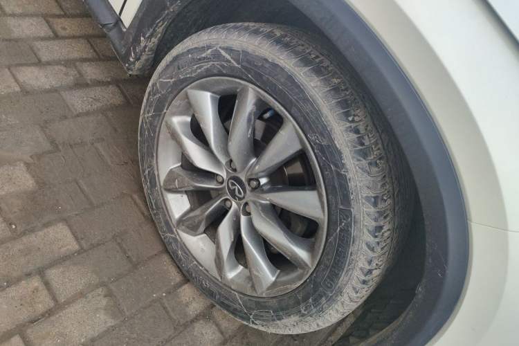 Used Infiniti QX50 2020 Revised Version 2.0T Two-Wheel Drive Elite Edition Right Front Wheel Hub