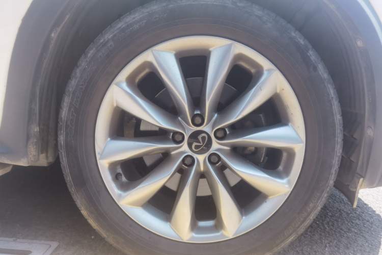 Used Infiniti QX50 2020 Revised Version 2.0T Two-Wheel Drive Fashion Edition Right Front Wheel Hub