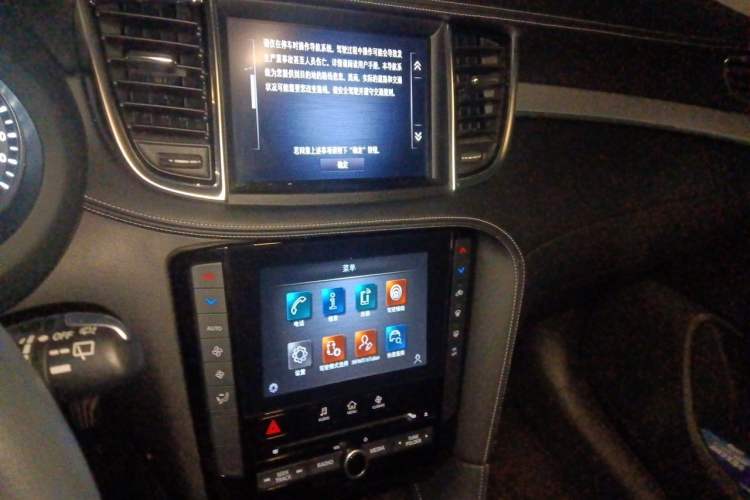 Used Infiniti QX50 2022 2.0T Two-Wheel Drive Navigation Edition Audio And AC Panel