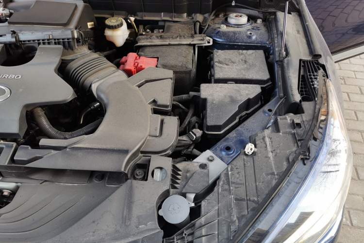 Used Infiniti QX50 2022 2.0T Two-Wheel Drive Navigation Edition Engine Bay Left
