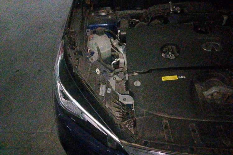 Used Infiniti QX50 2022 2.0T Two-Wheel Drive Navigation Edition Engine Bay Right