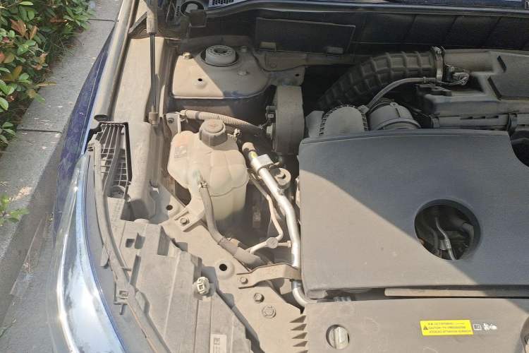 Used Infiniti QX50 2022 2.0T Two-Wheel Drive Navigation Edition Engine Bay Right