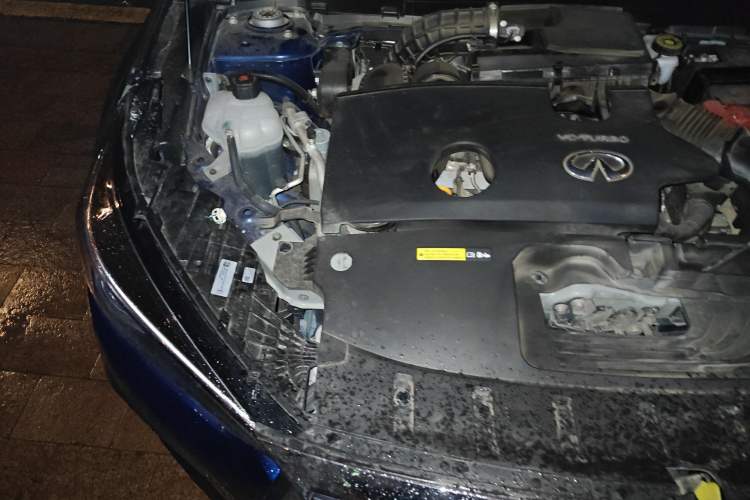 Used Infiniti QX50 2022 2.0T Two-Wheel Drive Navigation Edition Engine Bay Right