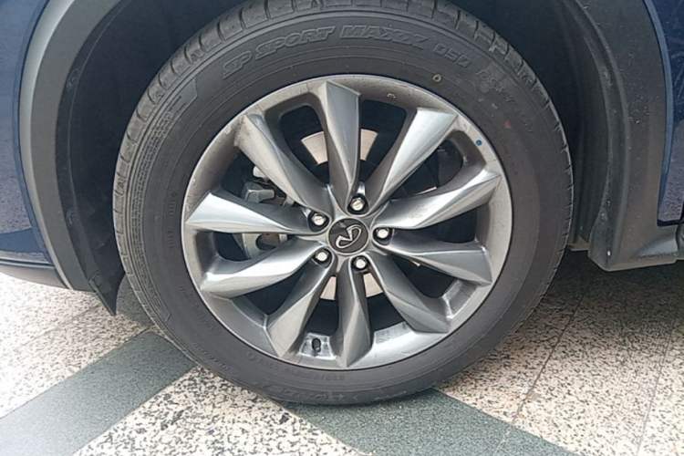 Used Infiniti QX50 2022 2.0T Two-Wheel Drive Fashion Edition Left Front Wheel Hub