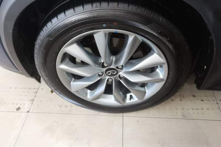 Used Infiniti QX50 2022 2.0T Four-Wheel Drive Elite Edition Left Front Wheel Hub