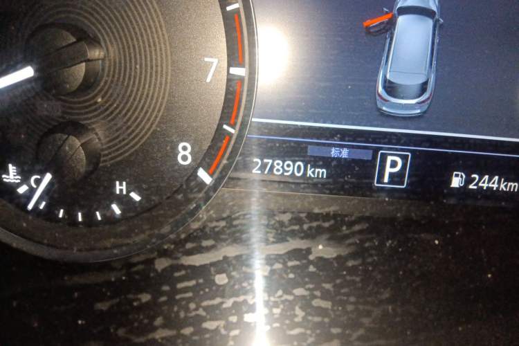 Used Infiniti QX50 2022 2.0T Two-Wheel Drive Navigation Edition Odometer Close Up