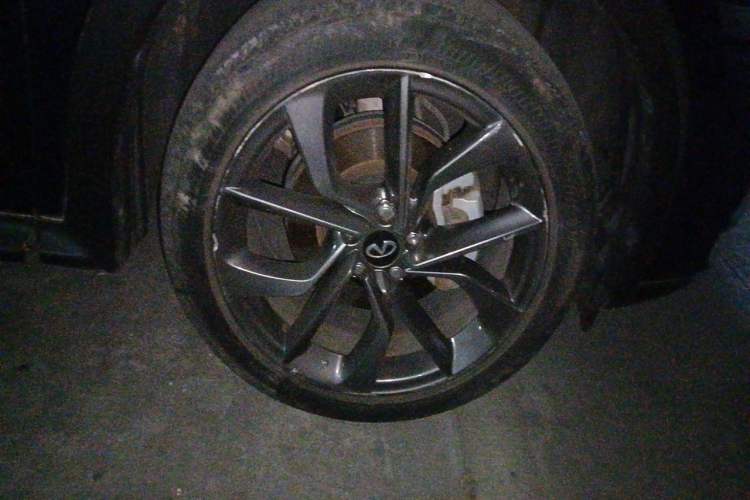 Used Infiniti QX50 2022 2.0T Two-Wheel Drive Navigation Edition Right Front Wheel Hub