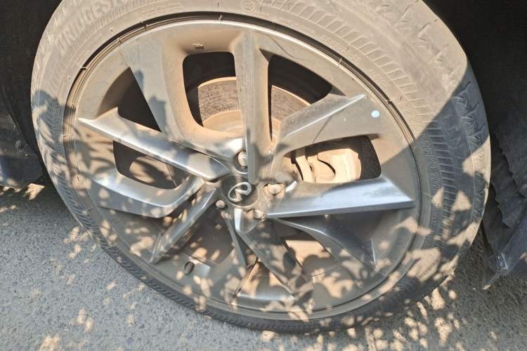 Used Infiniti QX50 2022 2.0T Two-Wheel Drive Navigation Edition Right Front Wheel Hub