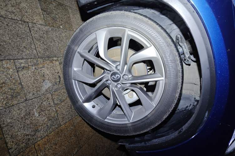 Used Infiniti QX50 2022 2.0T Two-Wheel Drive Navigation Edition Right Front Wheel Hub