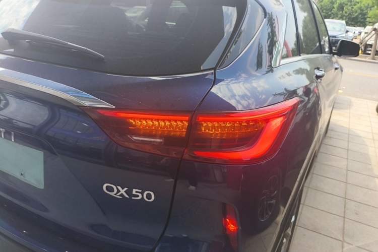 Used Infiniti QX50 2022 2.0T Two-Wheel Drive Fashion Edition Right Rear Taillight