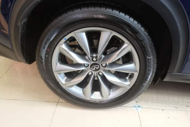 Used Infiniti QX50 2022 2.0T Four-Wheel Drive Elite Edition Right Rear Wheel Hub