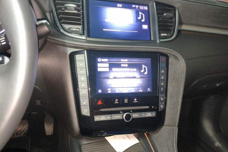 Used Infiniti QX50 2022 2.0T Four-Wheel Drive Flagship Edition Audio And AC Panel