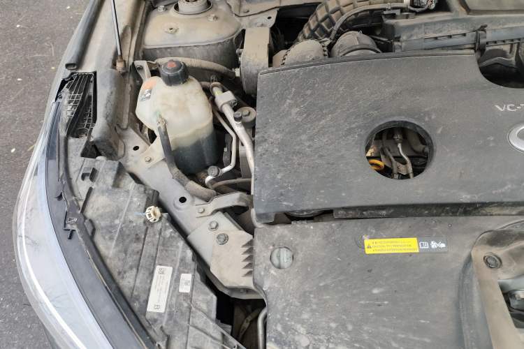 Used Infiniti QX50 2022 2.0T Two-Wheel Drive Fashion Edition Engine Bay Right