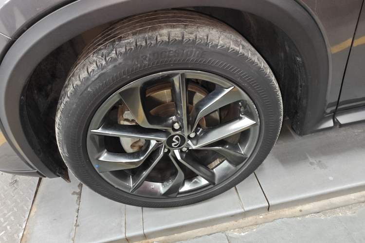 Used Infiniti QX50 2022 2.0T Two-Wheel Drive Navigation Edition Left Front Wheel Hub