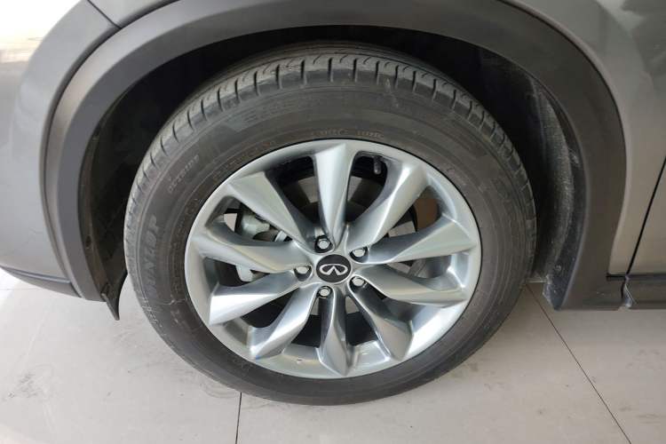 Used Infiniti QX50 2022 2.0T Four-Wheel Drive Elite Edition Left Front Wheel Hub