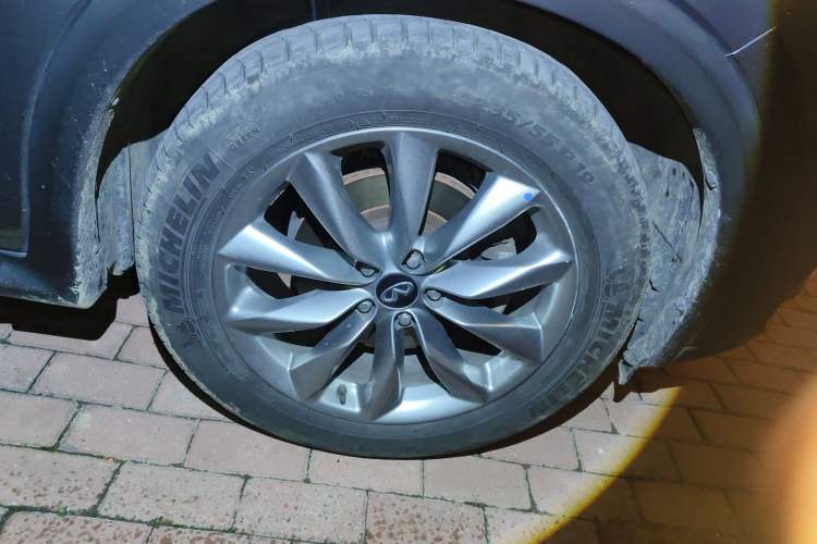 Used Infiniti QX50 2022 2.0T Four-Wheel Drive Elite Edition Right Front Wheel Hub