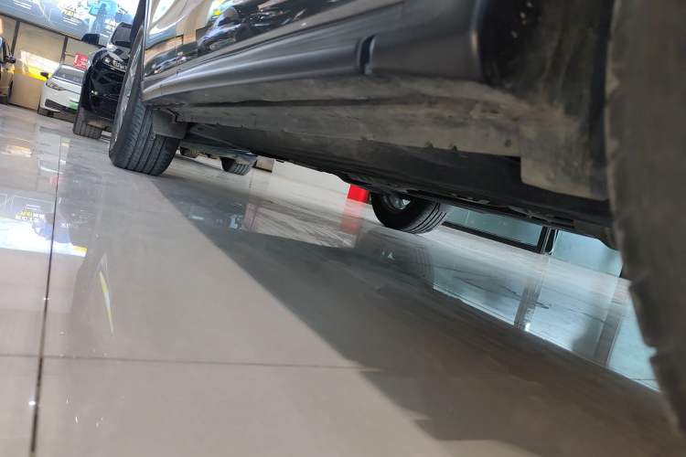 Used Infiniti QX50 2022 2.0T Four-Wheel Drive Elite Edition Right Side Sill