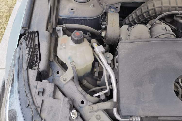 Used Infiniti QX50 2022 2.0T Two-Wheel Drive Fashion Edition Engine Bay Right