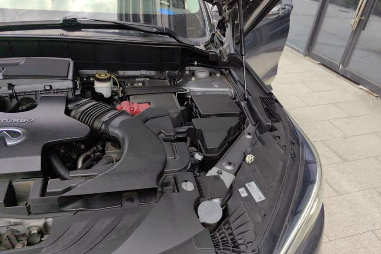 Used Infiniti QX50 2022 2.0T Two-Wheel Drive Fashion Edition Engine Bay Left