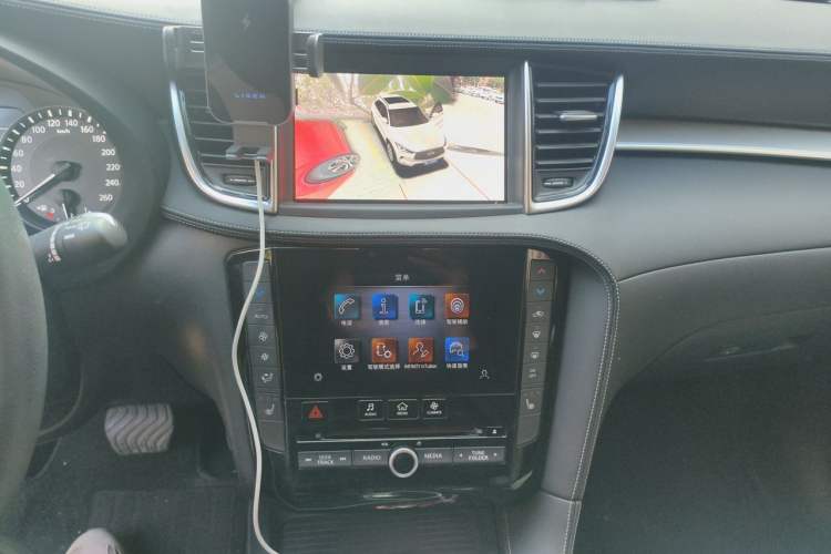Used Infiniti QX50 2022 2.0T Four-Wheel Drive Elite Edition Audio And AC Panel