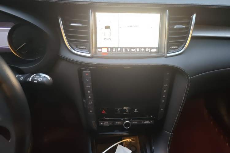 Used Infiniti QX50 2022 2.0T Four-Wheel Drive Navigation Edition Audio And AC Panel