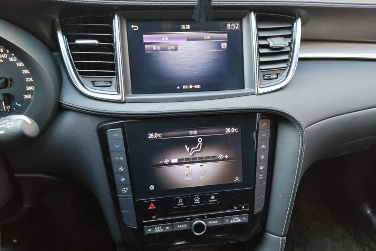 Used Infiniti QX50 2022 2.0T Two-Wheel Drive Fashion Edition Audio And AC Panel
