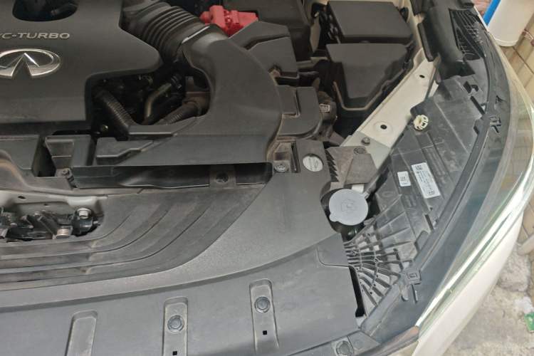 Used Infiniti QX50 2022 2.0T Two-Wheel Drive Navigation Edition Engine Bay Left