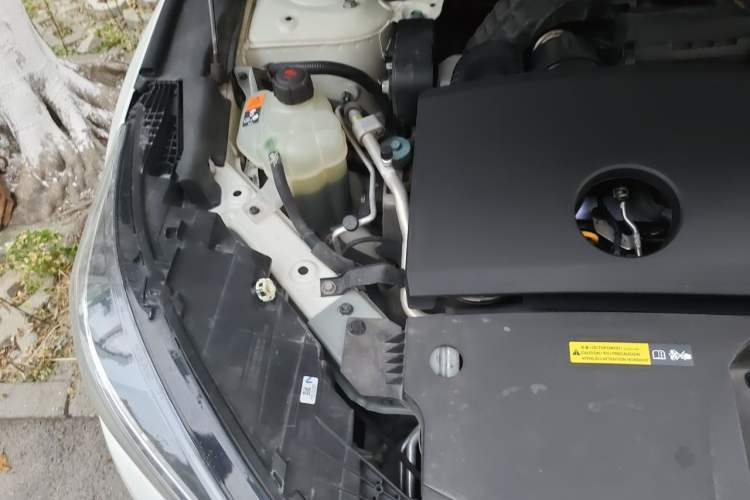 Used Infiniti QX50 2022 2.0T Four-Wheel Drive Navigation Edition Engine Bay Right