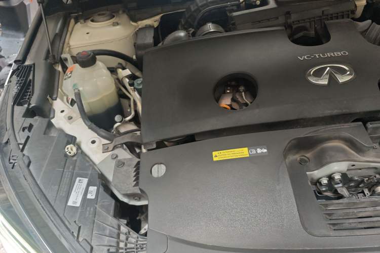 Used Infiniti QX50 2022 2.0T Two-Wheel Drive Navigation Edition Engine Bay Right