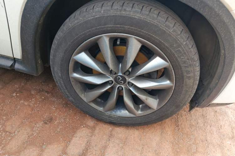 Used Infiniti QX50 2022 2.0T Two-Wheel Drive Fashion Edition Right Front Wheel Hub