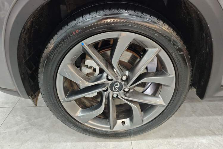 Used Infiniti QX50 2024 2.0T Two-Wheel Drive Navigation Edition Left Front Wheel Hub
