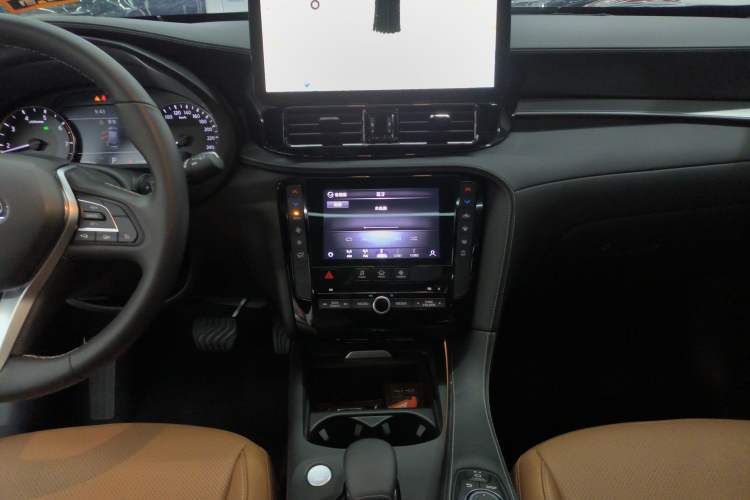 Used Infiniti QX50 2026 Model 2.0T Two-Wheel-Drive Navigation Edition Audio And AC Panel