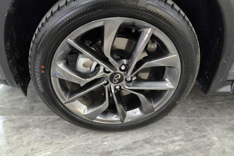 Used Infiniti QX50 2026 Model 2.0T Two-Wheel-Drive Navigation Edition Left Front Wheel Hub
