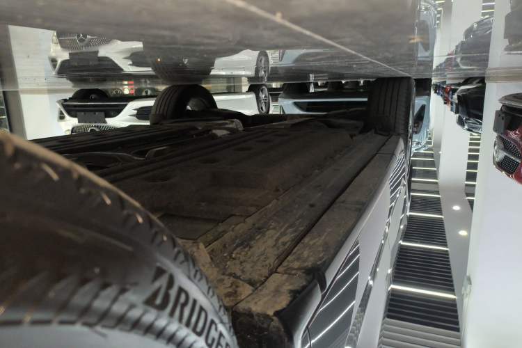 Used Infiniti QX50 2026 Model 2.0T Two-Wheel-Drive Navigation Edition Right Side Sill