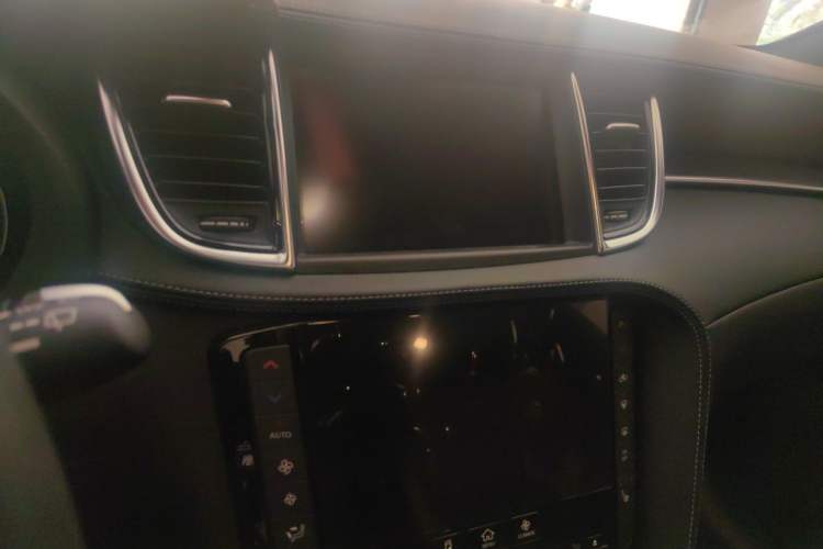 Used Infiniti QX55 2022 2.0T All-Wheel-Drive Luxury Edition Audio And AC Panel