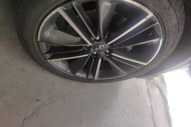 Used Infiniti QX55 2022 2.0T All-Wheel-Drive Luxury Edition Right Front Wheel Hub