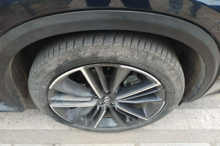 Used Infiniti QX55 2022 2.0T All-Wheel-Drive Luxury Edition Right Front Wheel Hub