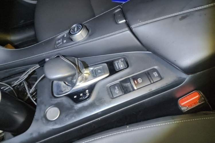 Used Infiniti QX55 2022 2.0T All-Wheel-Drive Ignite Edition Gear Lever