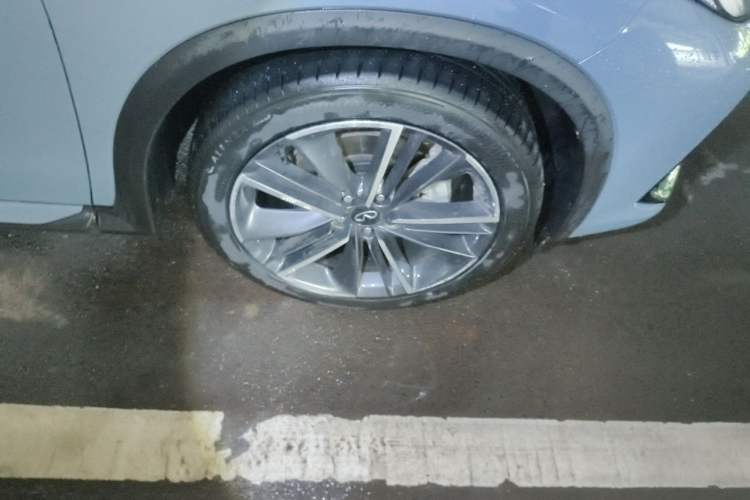 Used Infiniti QX55 2022 2.0T All-Wheel-Drive Ignite Edition Right Front Wheel Hub