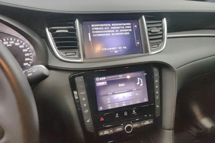 Used Infiniti QX55 2022 2.0T All-Wheel-Drive Ignite Edition Audio And AC Panel