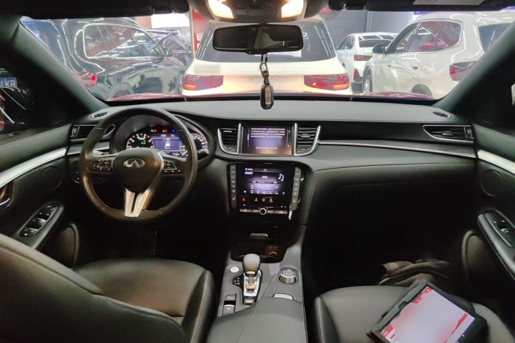 Used Infiniti QX55 2022 2.0T All-Wheel-Drive Ignite Edition Center Console
