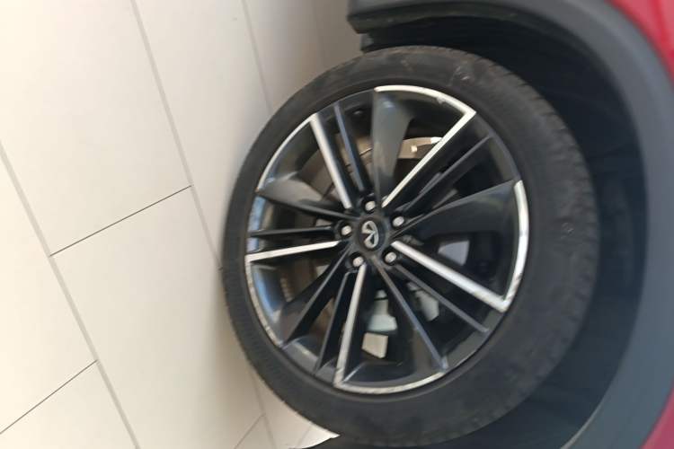 Used Infiniti QX55 2022 2.0T All-Wheel-Drive Ignite Edition Right Front Wheel Hub