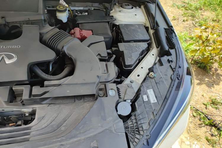 Used Infiniti QX55 2022 2.0T Luxurious Version Engine Bay Left
