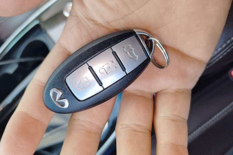 Used Infiniti QX60 2016 2.5 S/C Hybrid Two-Wheel-Drive Excellence Edition China V Standard Vehicle Key